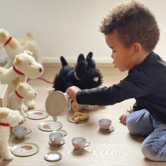 Egmont Toys – Tin Tea Set Forest In a Wicker Basket