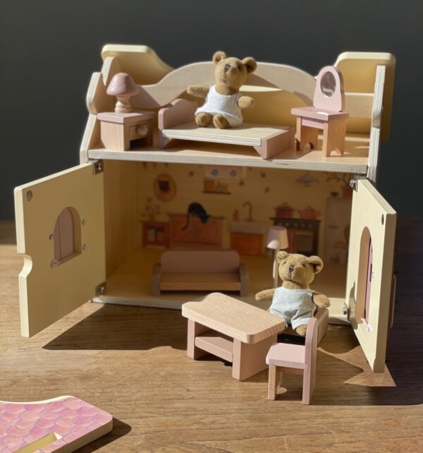 Egmont Toys – Doll House With Bears